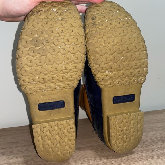 L.L.Bean Women's Bean Boots, 8" Tan/Navy - Picture 8 of 10